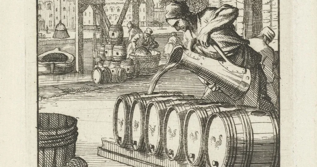 Zeventiende-eeuwse prent van een brouwer die bier in vaten vult, met een brouwerij op de achtergrond